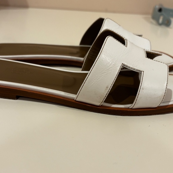 Hermes White Leather Sandals with Iconic H Design - Picture 2 of 6